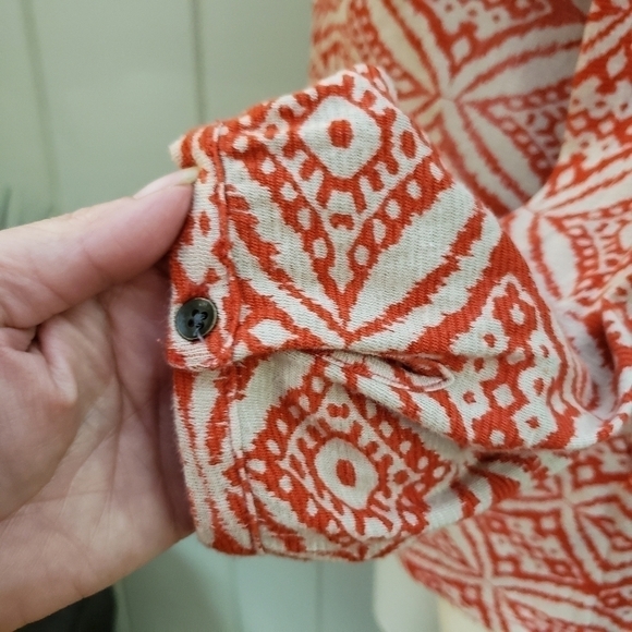 Lucky Brand | S reddish orange and white top tuxedo hem - Picture 5 of 10